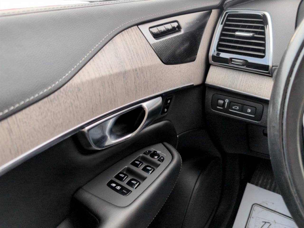 2022 Volvo XC90 Recharge T8 eAWD PHEV Inscription ER  **MINT** Photo