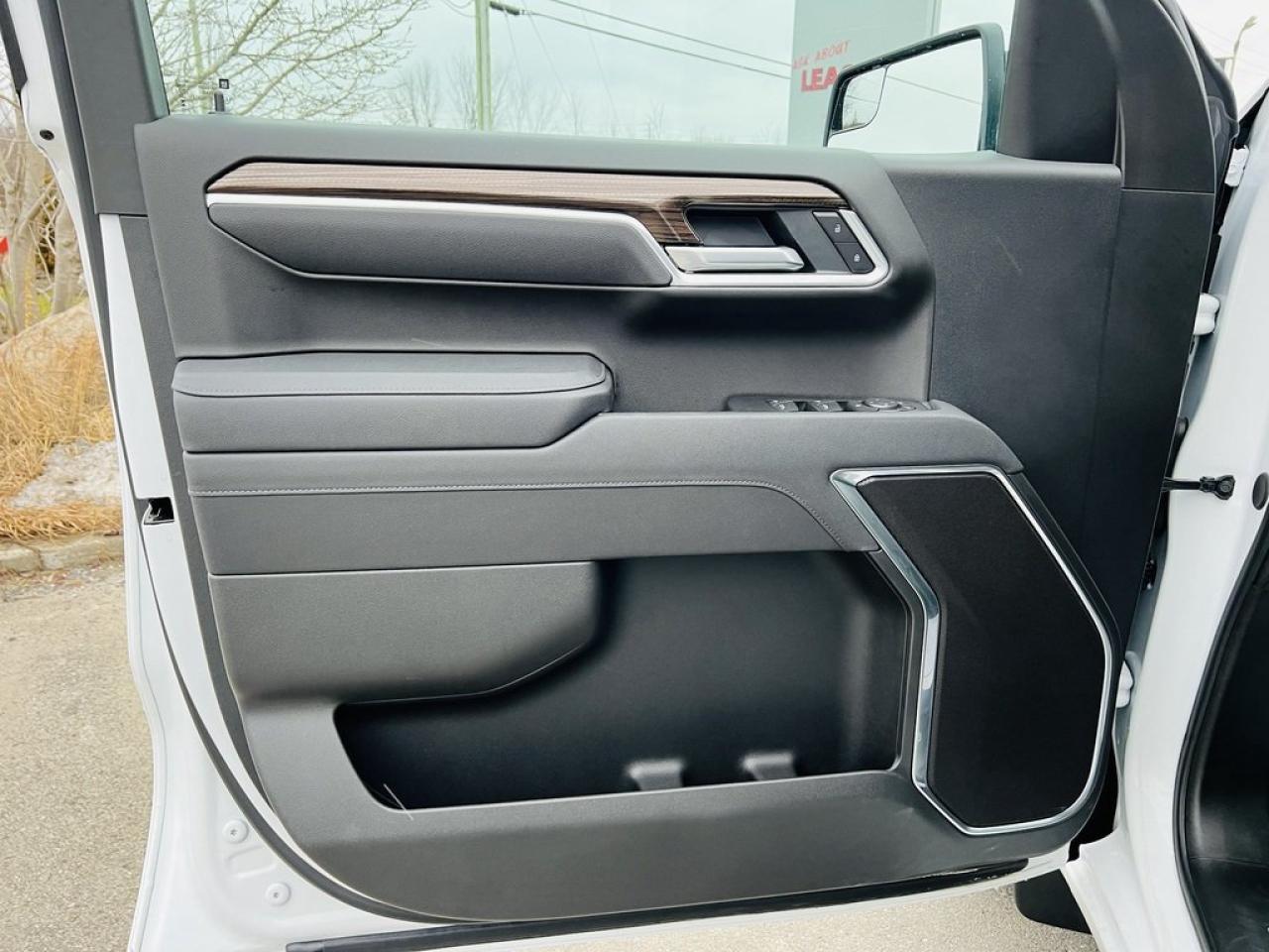 2025 Chevrolet Silverado 1500 LT Photo