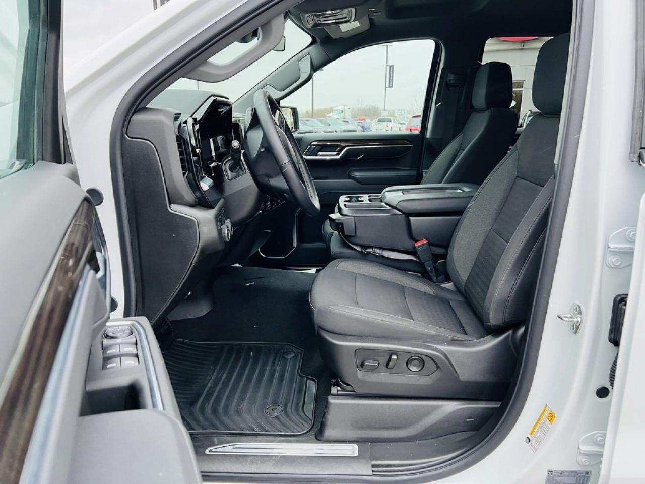 2025 Chevrolet Silverado 1500 LT Photo