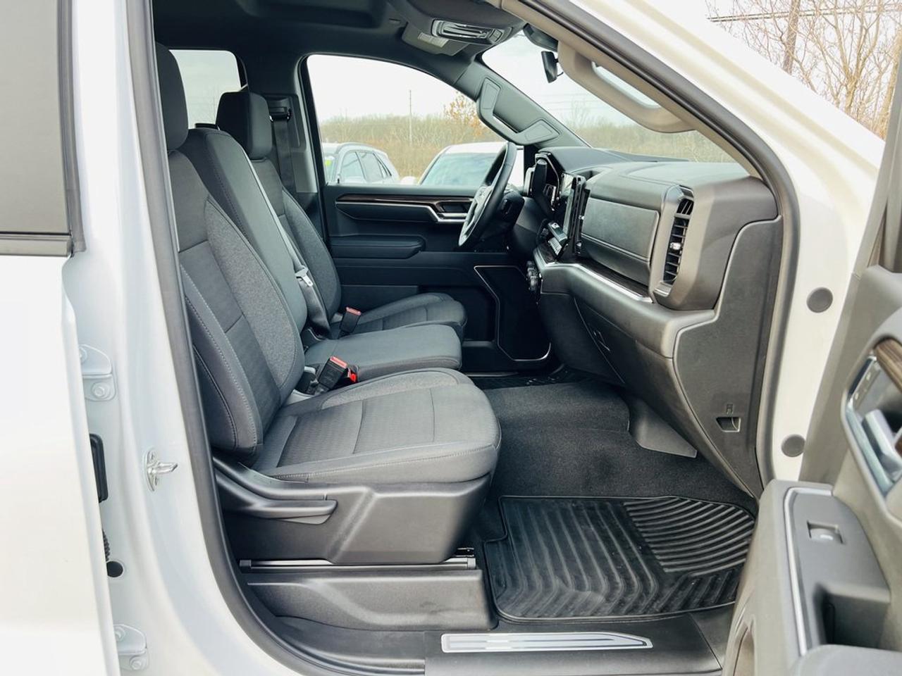 2025 Chevrolet Silverado 1500 LT Photo