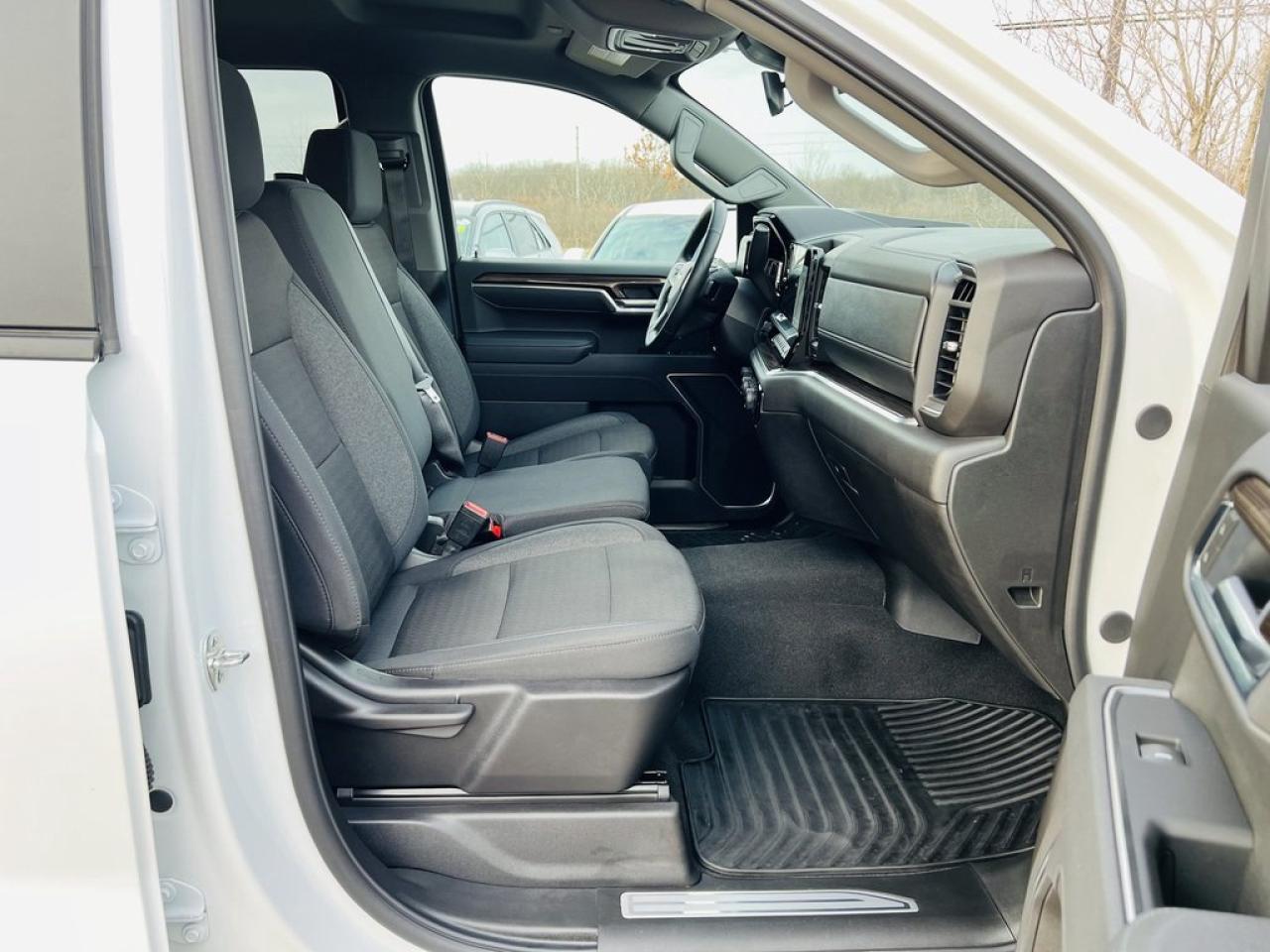 2025 Chevrolet Silverado 1500 LT Photo