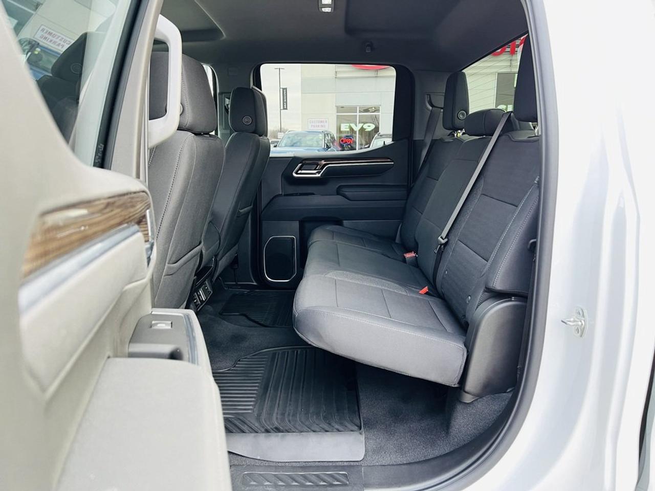 2025 Chevrolet Silverado 1500 LT Photo