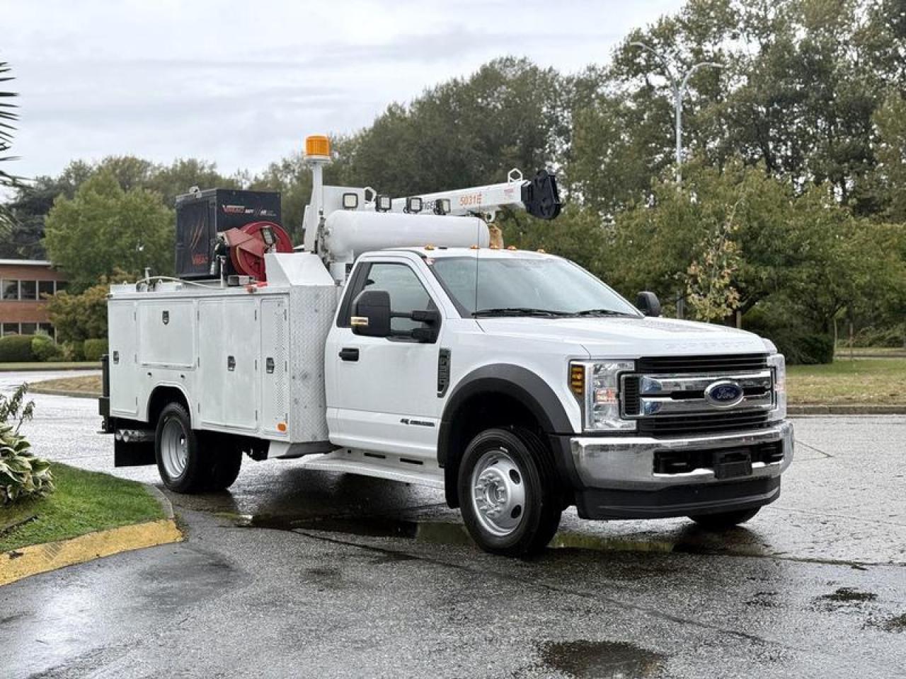 Used 2018 Ford F-550 XLT 4WD Crane Truck with Service Body for sale in Burnaby, BC