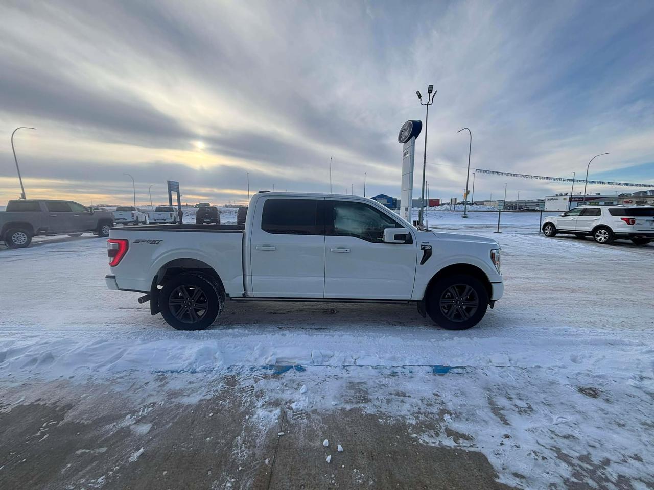 2023 Ford F-150 Lariat 4WD SuperCrew 5.5' Box Photo3