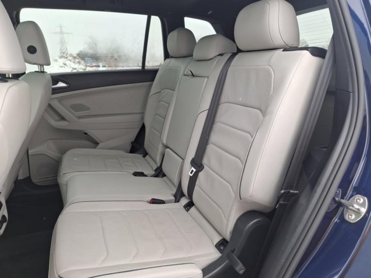 2024 Volkswagen Tiguan Highline R-Line AWD | 7 Passenger | Leather | Heated and Cooled Seats | Panoramic Sunroof and More ! Photo