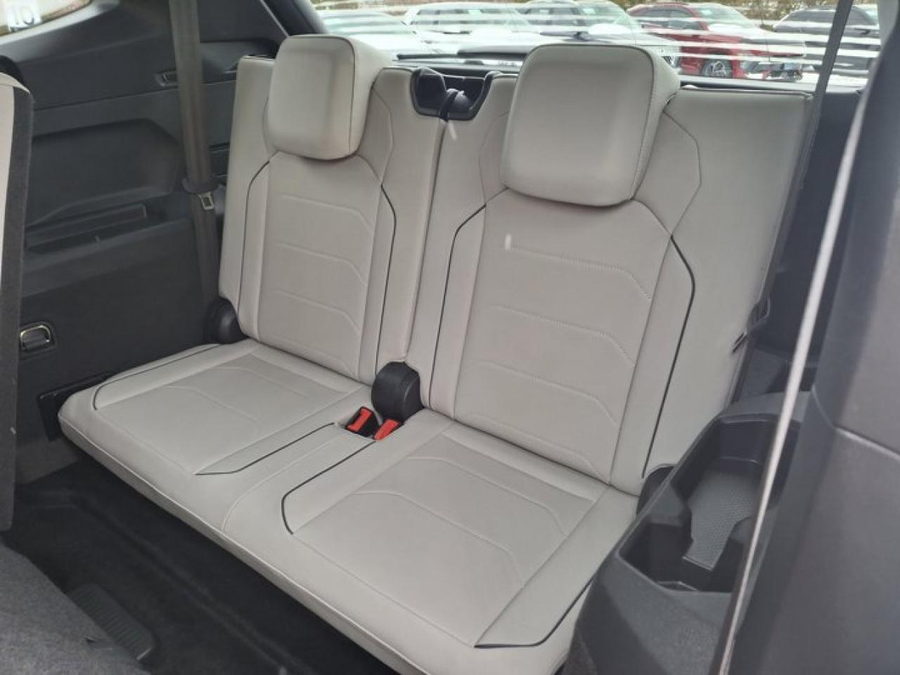 2024 Volkswagen Tiguan Highline R-Line AWD | 7 Passenger | Leather | Heated and Cooled Seats | Panoramic Sunroof and More ! Photo