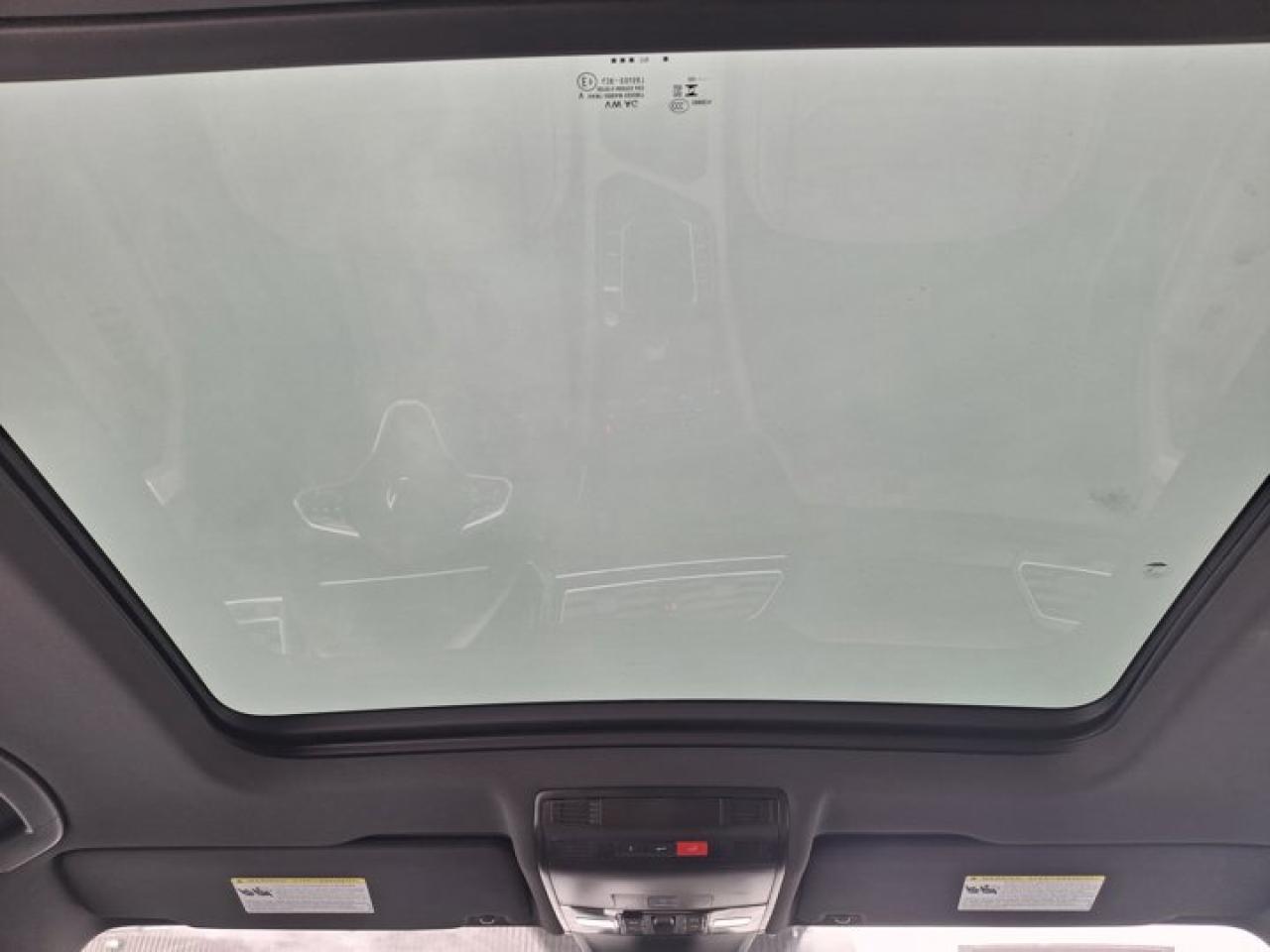 2024 Volkswagen Tiguan Highline R-Line AWD | 7 Passenger | Leather | Heated and Cooled Seats | Panoramic Sunroof and More ! Photo