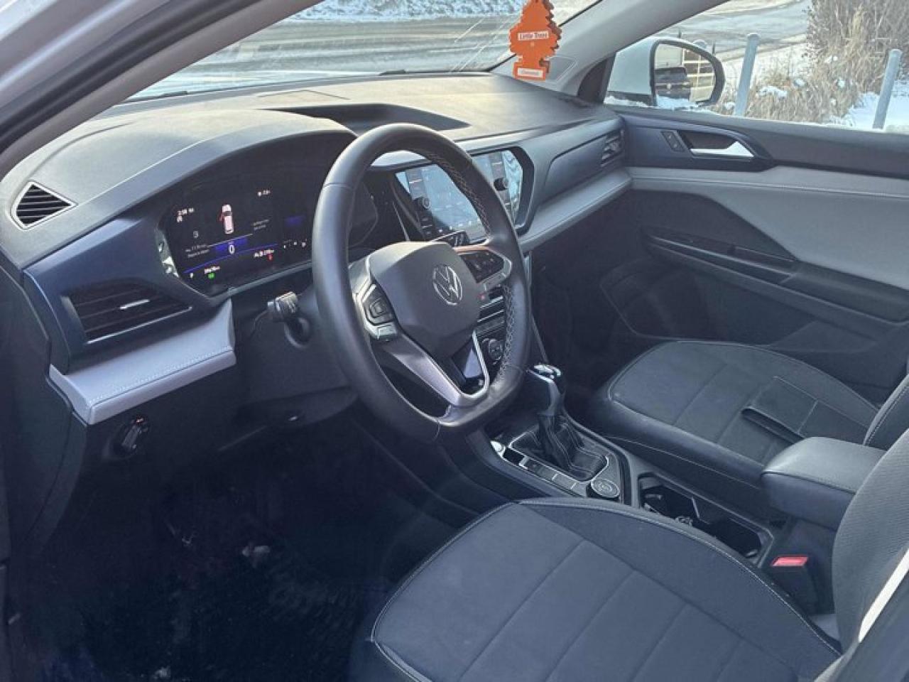 2023 Volkswagen Taos Comfortline AWD | Remote Start | Carplay and Android Auto | Cruise Control | and More ! Photo