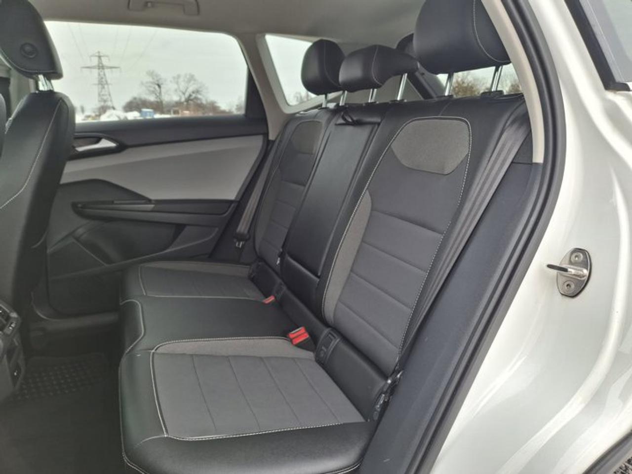 2023 Volkswagen Taos Comfortline AWD | Remote Start | Carplay and Android Auto | Cruise Control | and More ! Photo