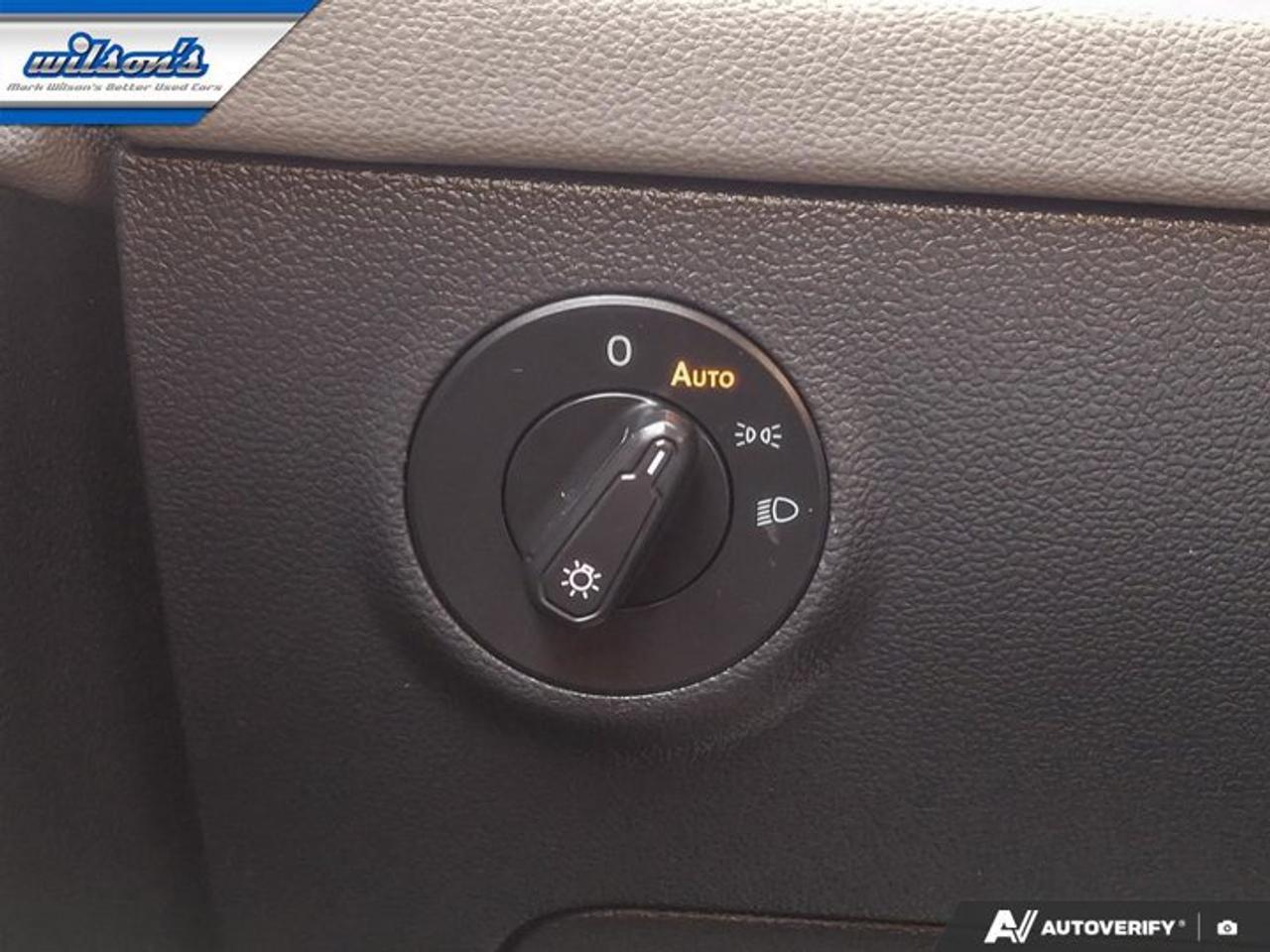 2023 Volkswagen Taos Comfortline AWD | Remote Start | Carplay and Android Auto | Cruise Control | and More ! Photo