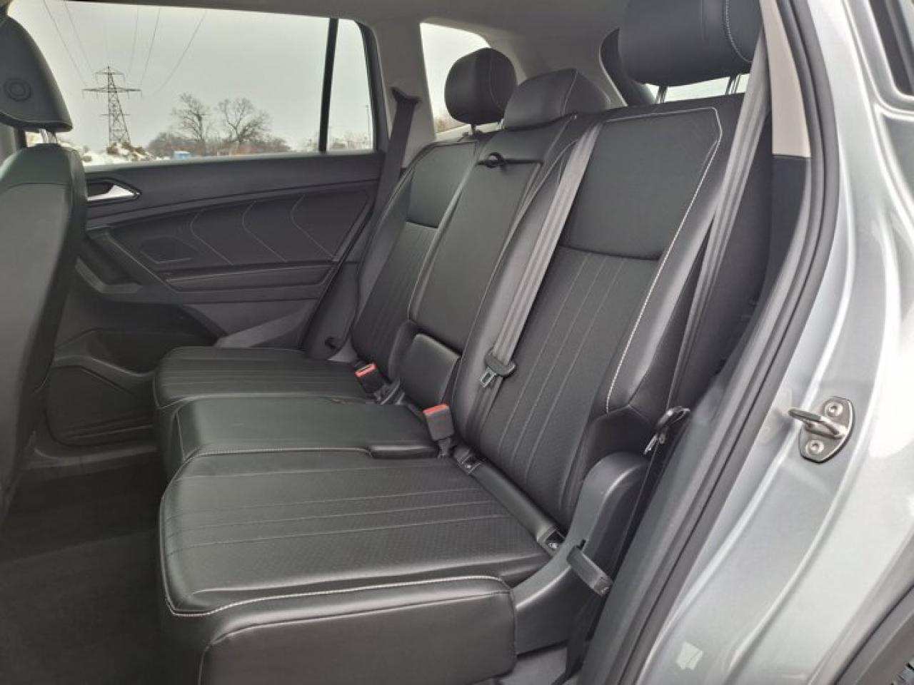 2024 Volkswagen Tiguan Comfortline AWD | Panoramic Sunroof | Leatherette | Adaptive Cruise | Heated Wheel + Seats & More ! Photo