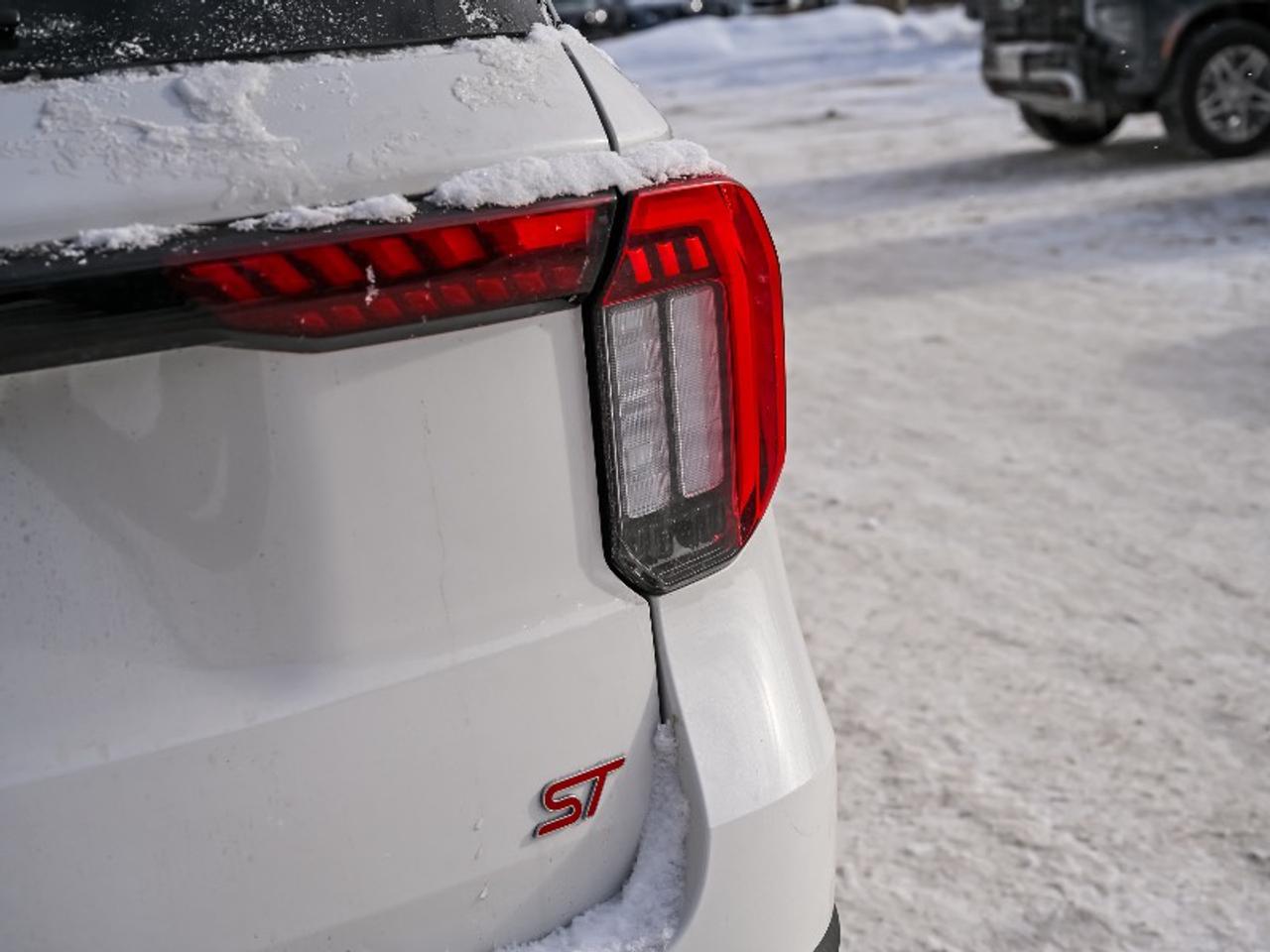 2026 Ford Explorer ST Photo4