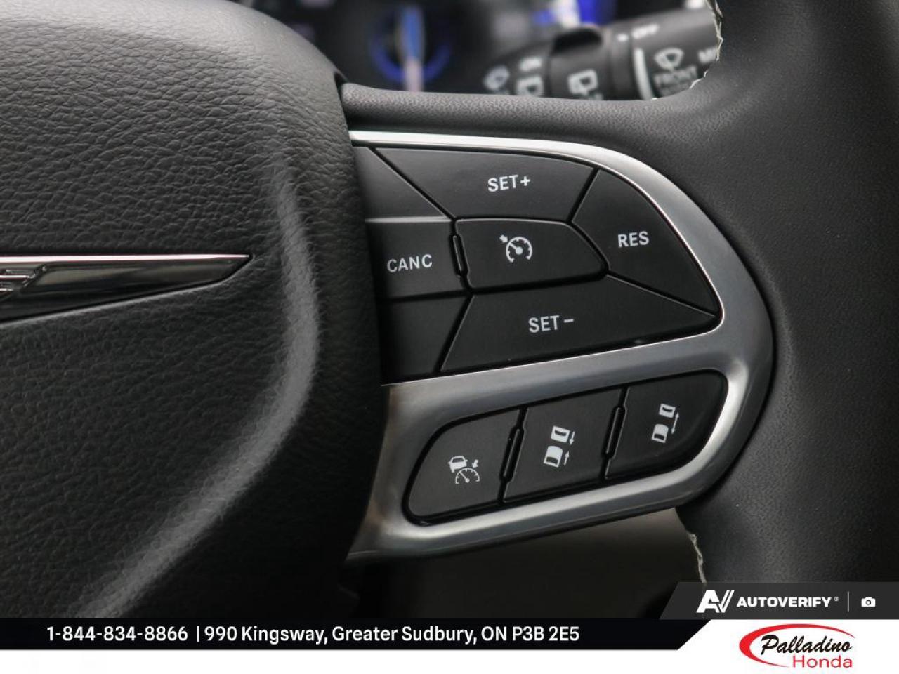 2023 Chrysler Pacifica Limited Photo