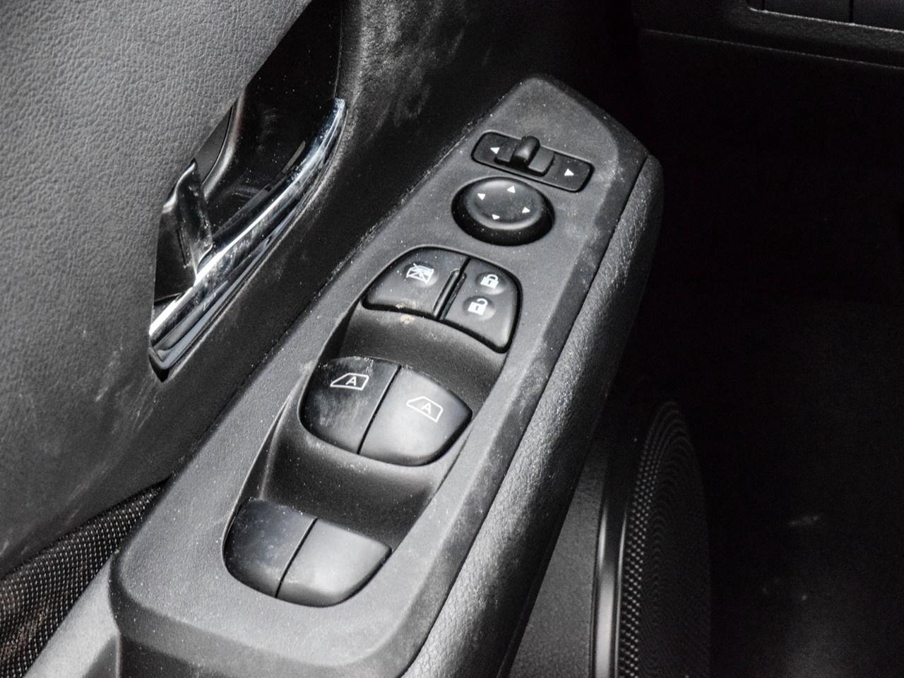 2024 Nissan Kicks SV FWD Photo