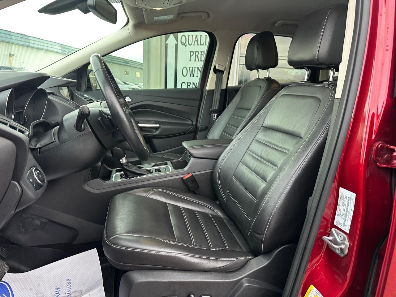 2017 Ford Escape 4WD 4DR TITANIUM Photo