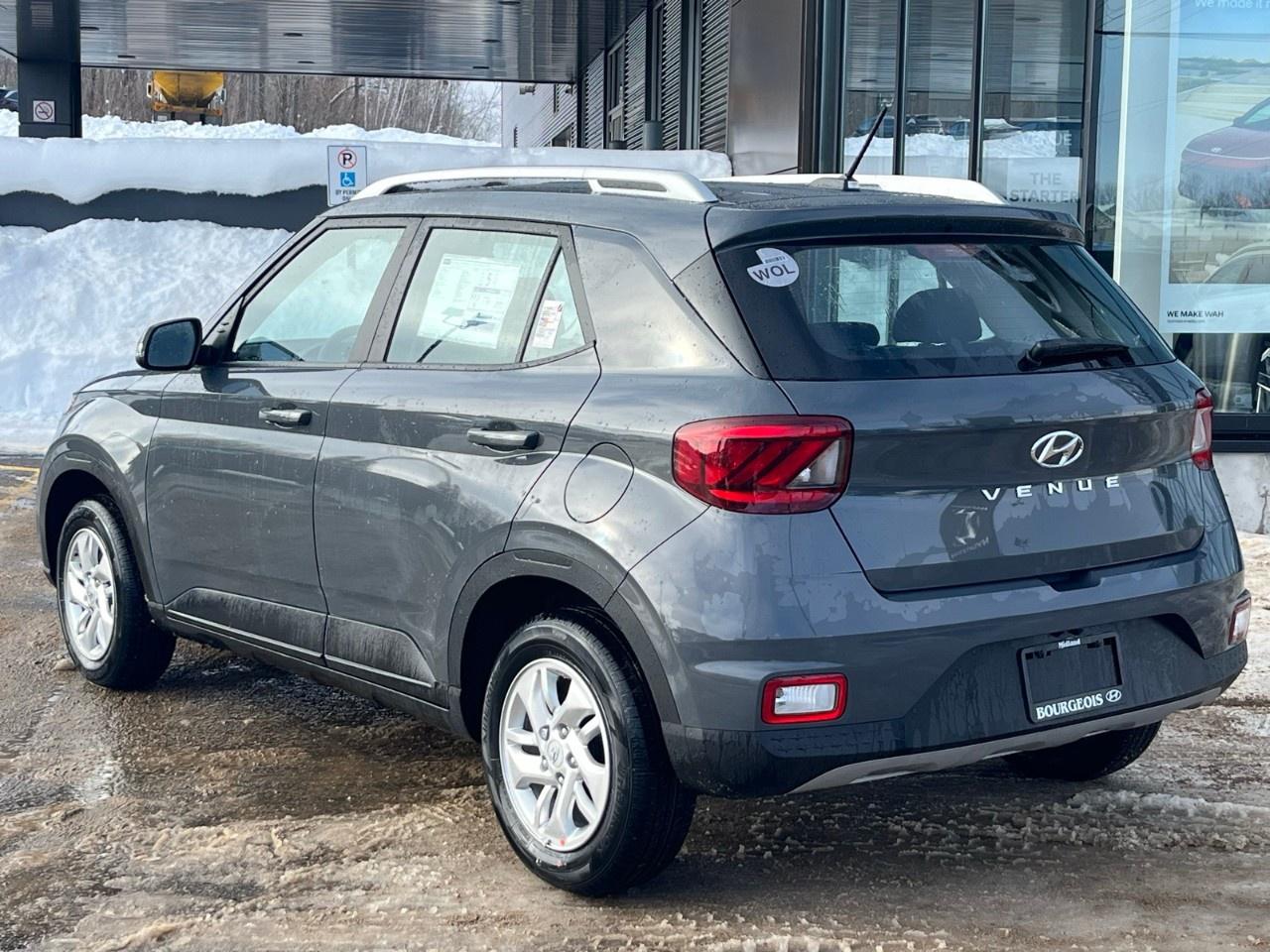 2026 Hyundai Venue Preferred IVT Photo4