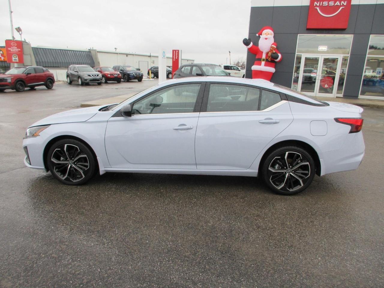 2024 Nissan Altima SR Photo