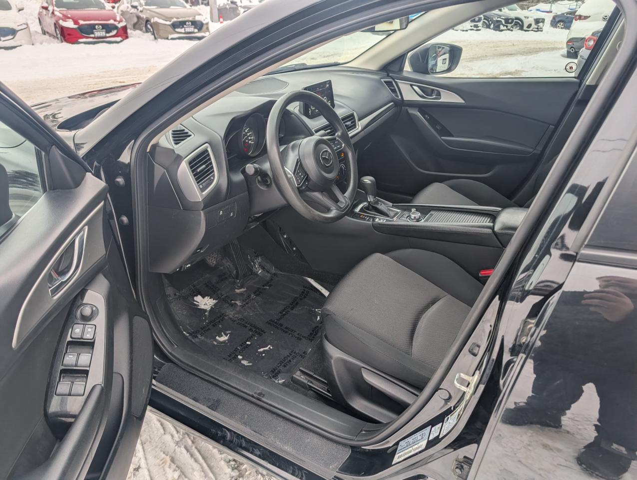 2017 Mazda MAZDA3 GX Photo