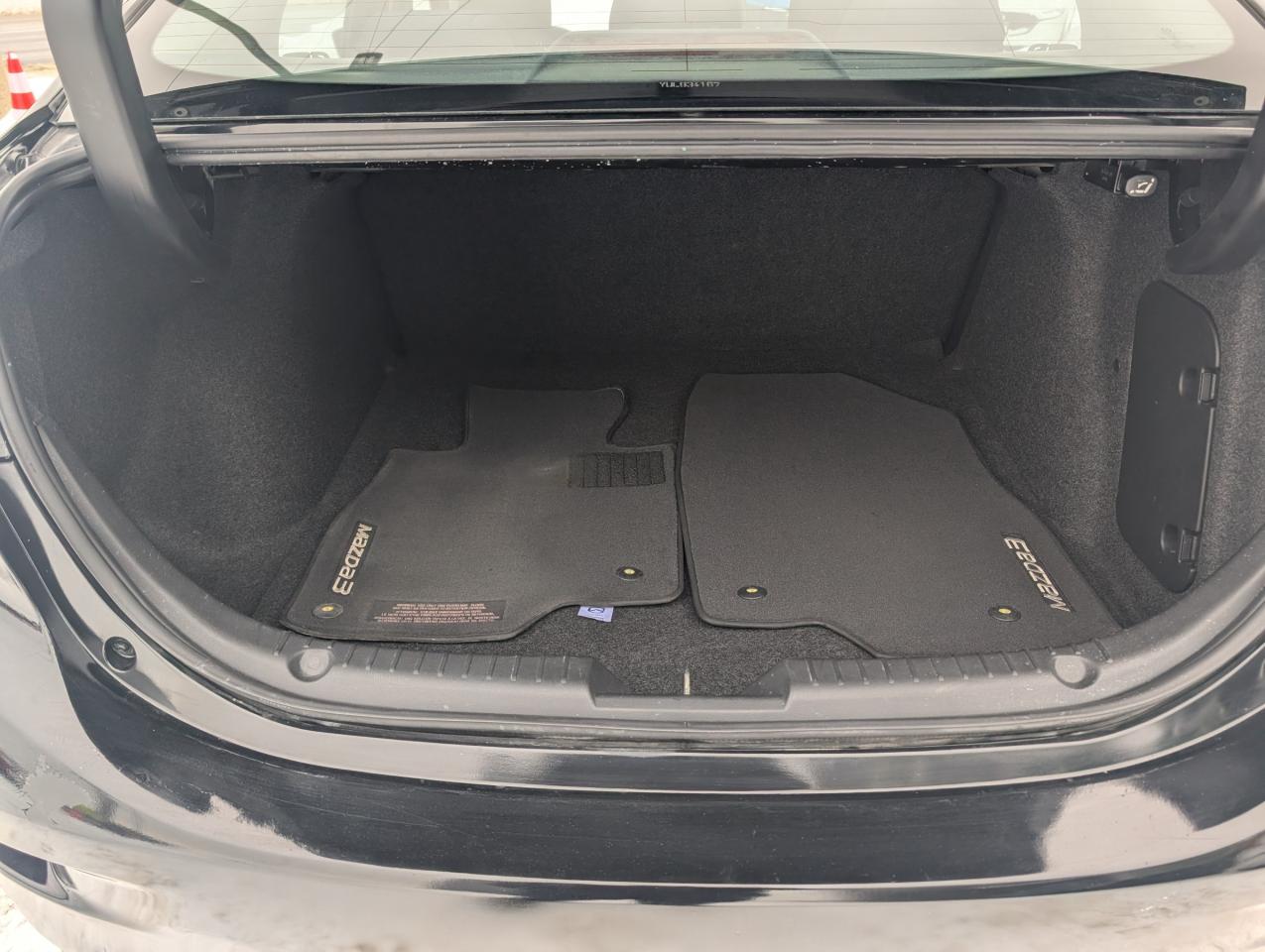 2017 Mazda MAZDA3 GX Photo