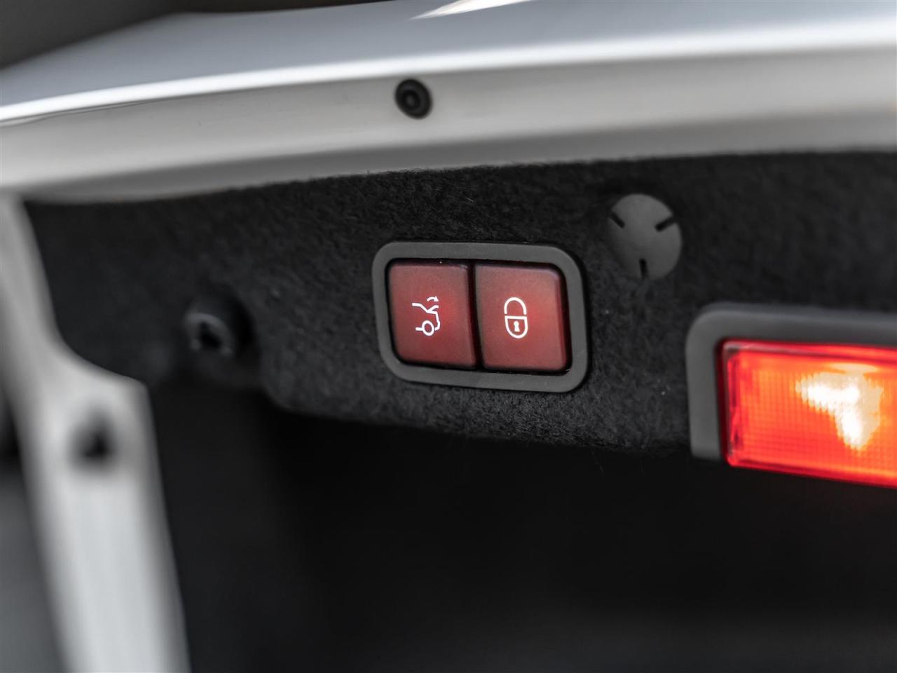 2019 Mercedes-Benz C 300 C 300|AMG PKG|BLINDSPOT|360CAM|NAVI|PANO|LOADED Photo