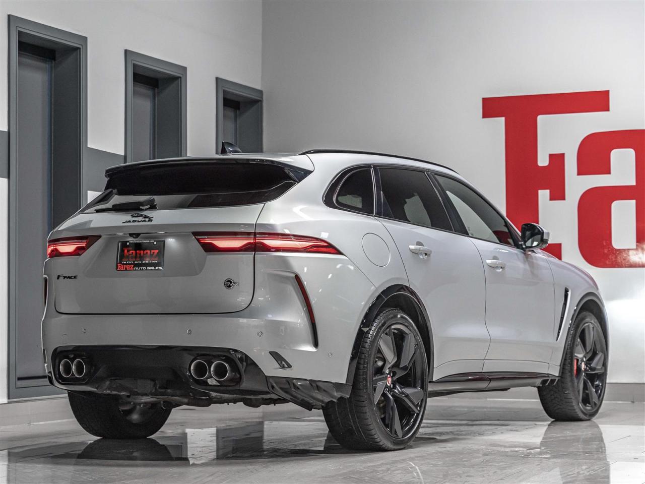 2022 Jaguar F-PACE SVR|550HP|ADAPT CRUISE|360CAM|MERIDIAN|LOADED Photo2