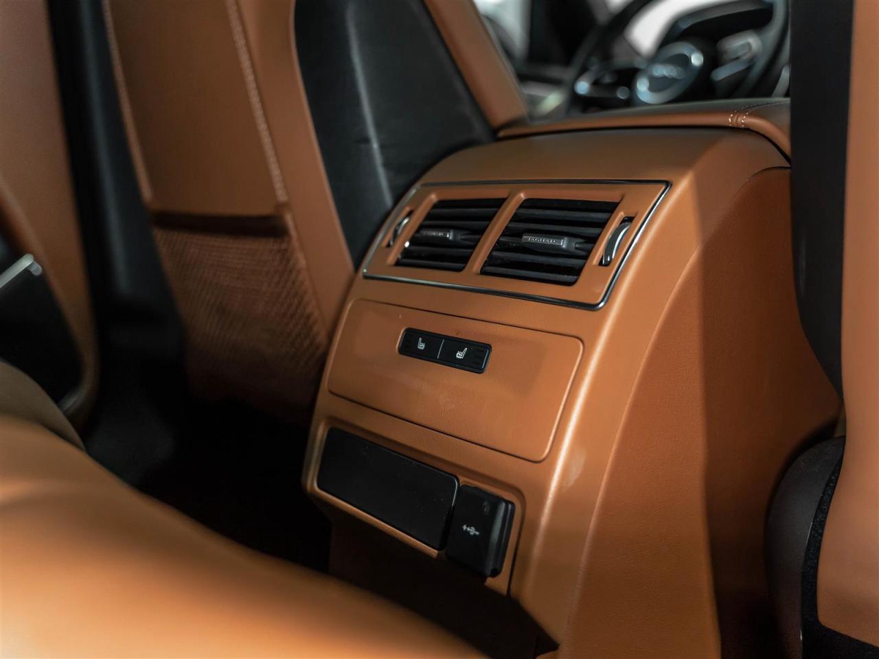 2022 Jaguar F-PACE SVR|550HP|ADAPT CRUISE|360CAM|MERIDIAN|LOADED Photo