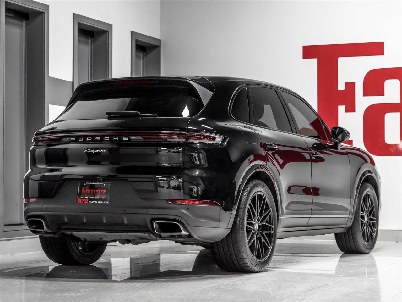 2024 Porsche Cayenne PREMIUM PLUS|21 SPYDER WHEELS|ADAPT CRUISE Photo2