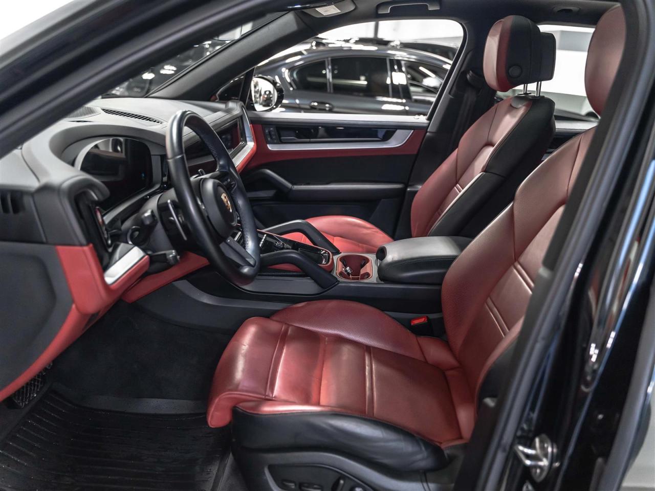 2024 Porsche Cayenne PREMIUM PLUS|21 SPYDER WHEELS|ADAPT CRUISE Photo