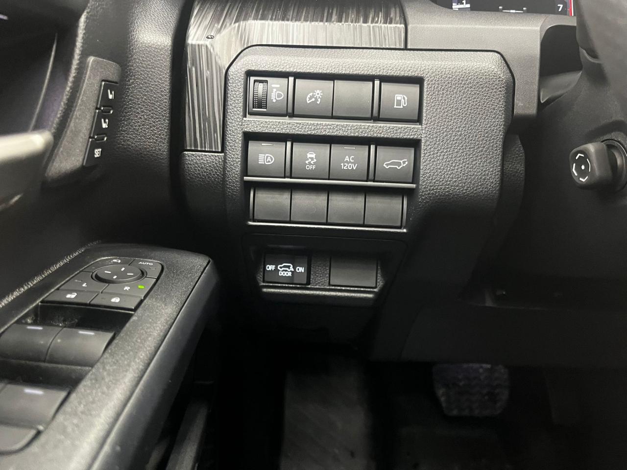 2025 Toyota 4Runner Platinum | Hybrid | Running Boards Photo