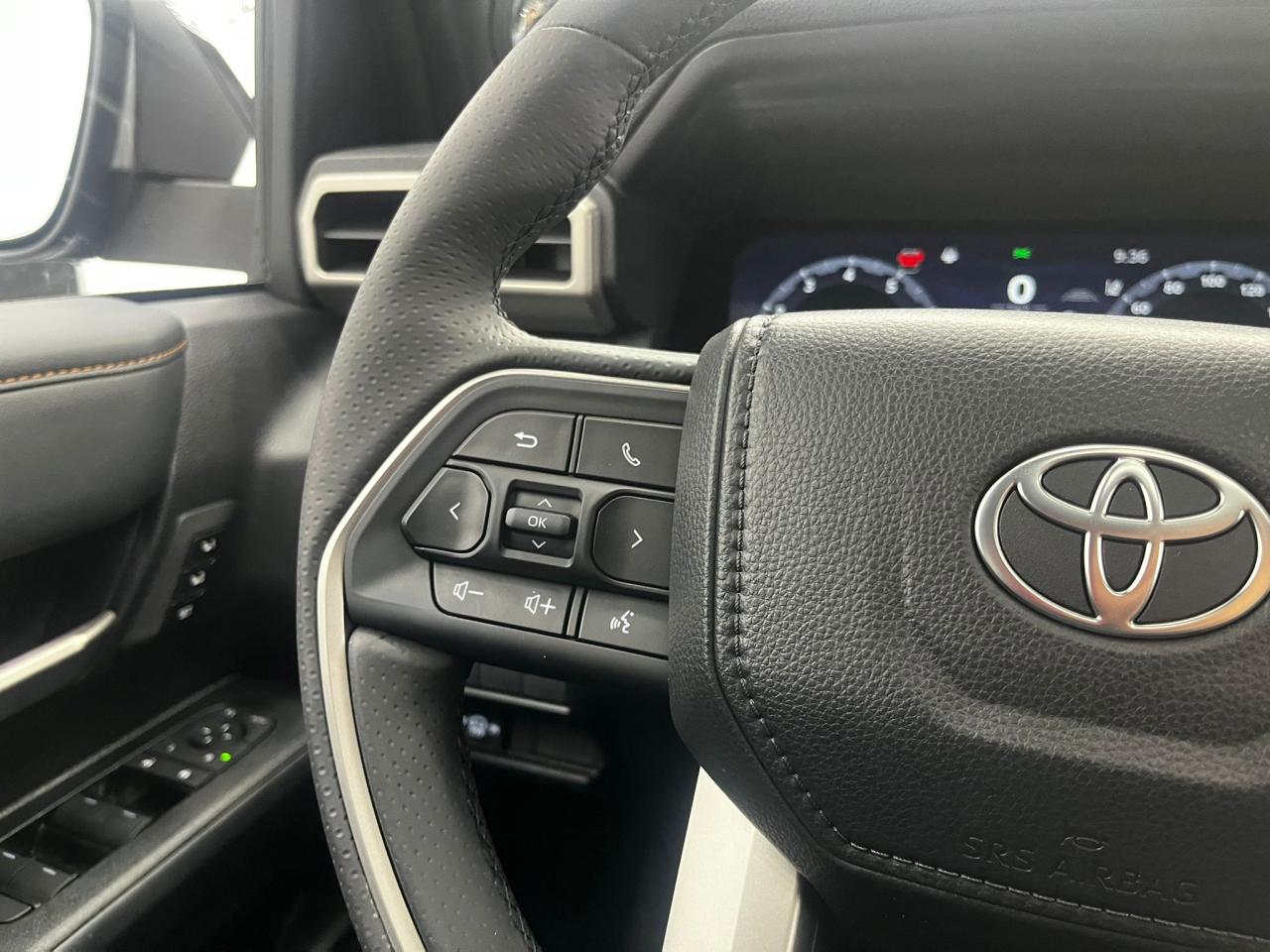 2025 Toyota 4Runner Platinum | Hybrid | Running Boards Photo