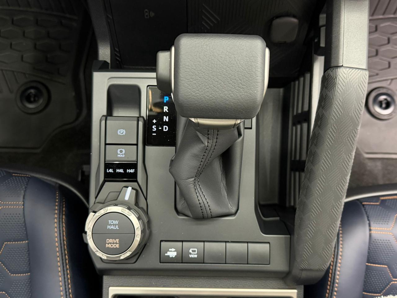 2025 Toyota 4Runner Platinum | Hybrid | Running Boards Photo