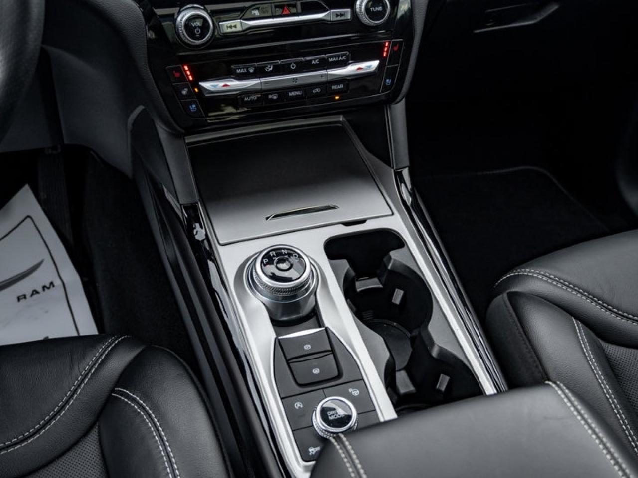 2024 Ford Explorer ST Photo