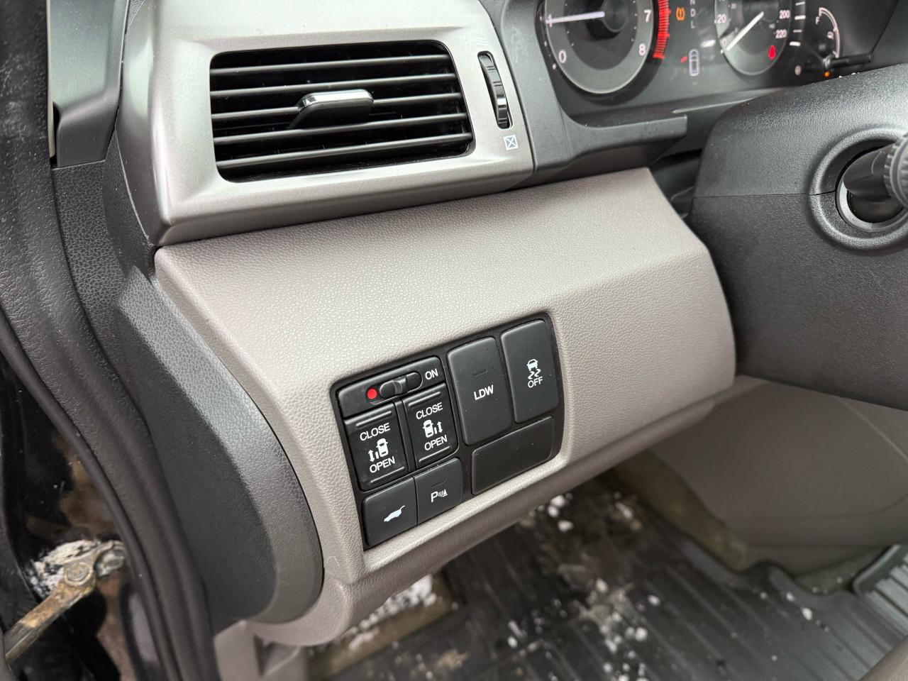 2015 Honda Odyssey Touring w/RES & Navi Photo