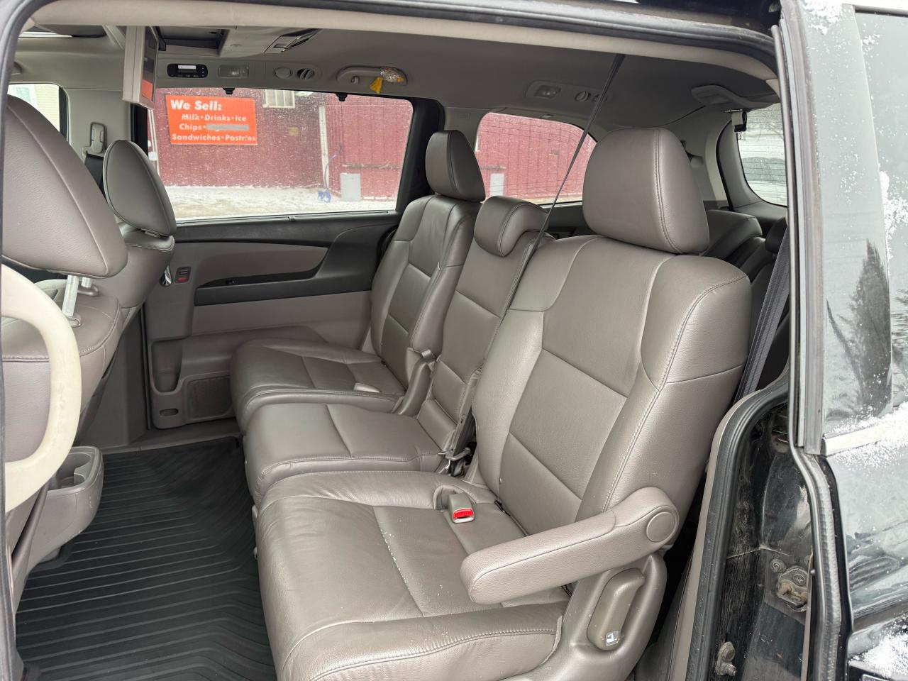 2015 Honda Odyssey Touring w/RES & Navi Photo