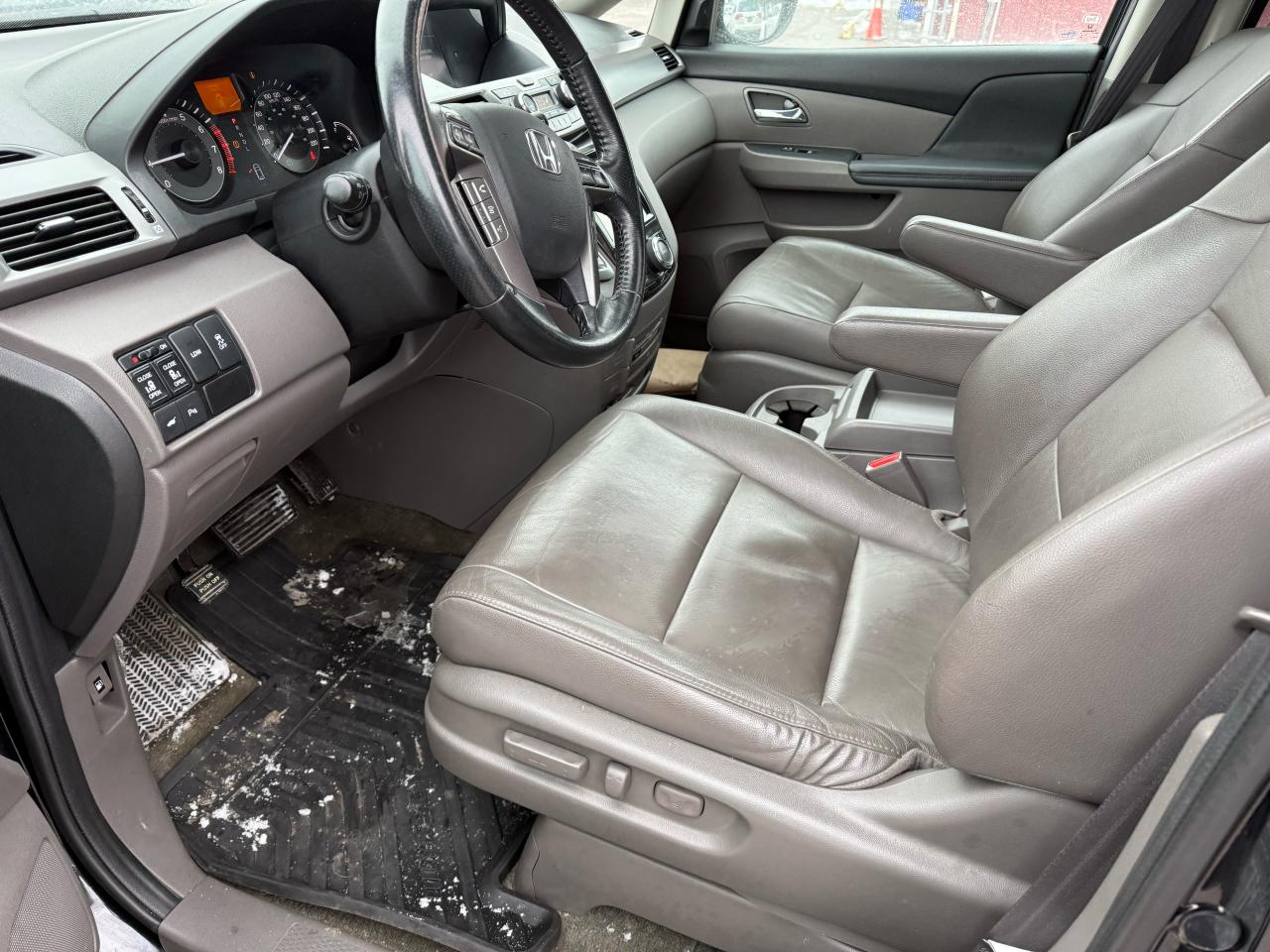 2015 Honda Odyssey Touring w/RES & Navi Photo