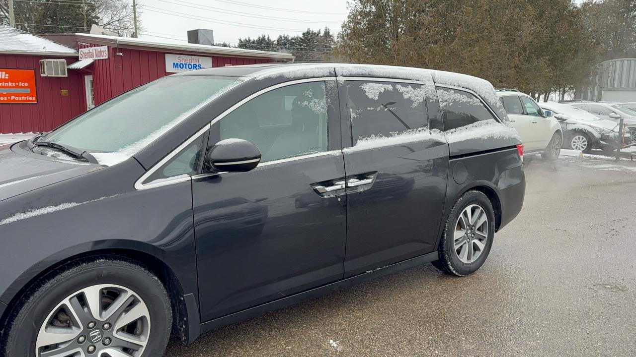 2015 Honda Odyssey Touring w/RES & Navi Photo0