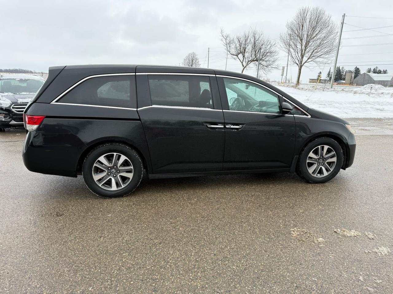 2015 Honda Odyssey Touring w/RES & Navi Photo