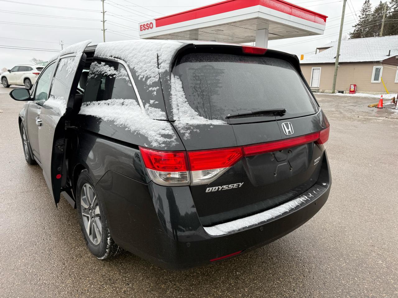 2015 Honda Odyssey Touring w/RES & Navi Photo