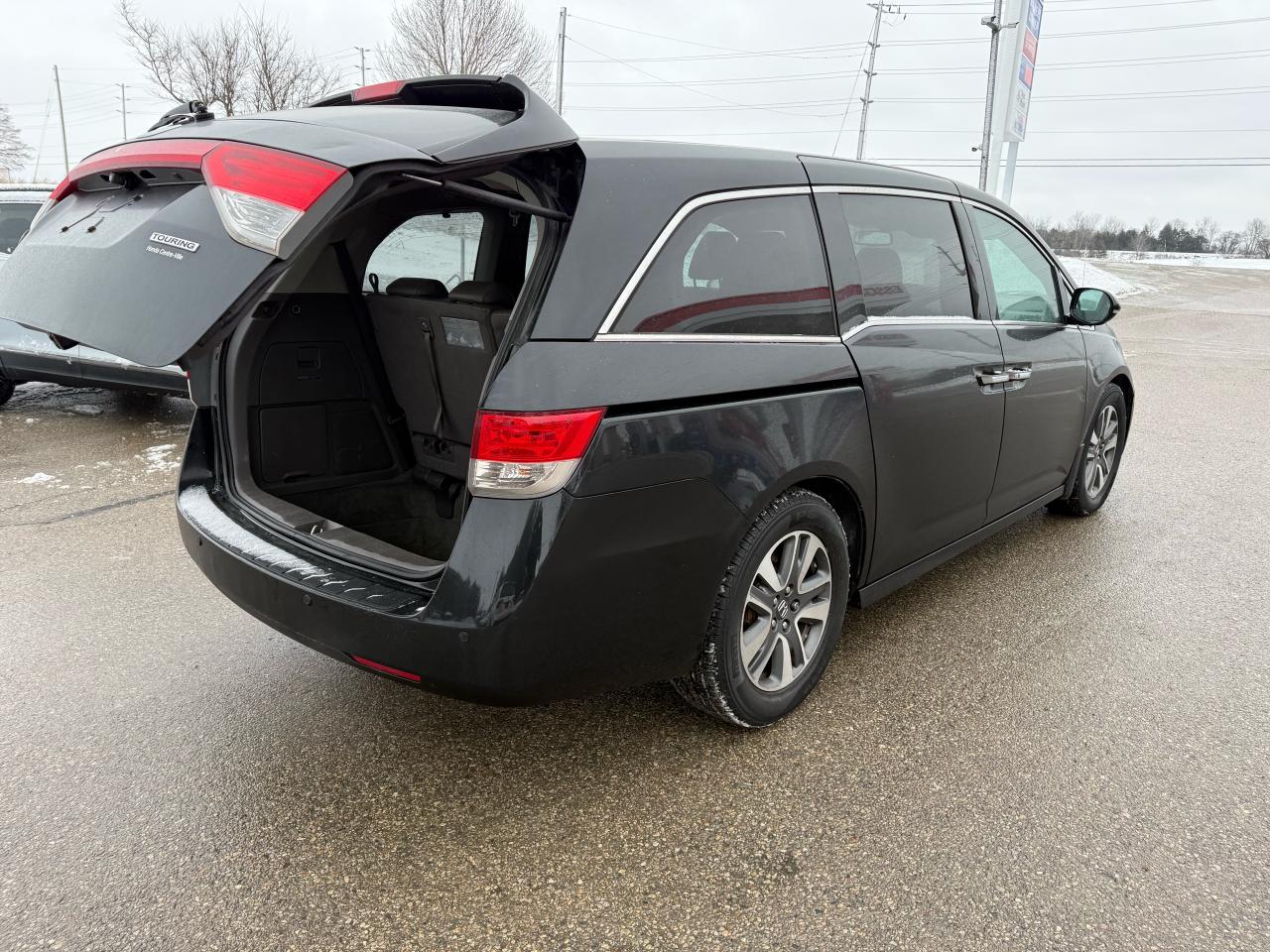 2015 Honda Odyssey Touring w/RES & Navi Photo