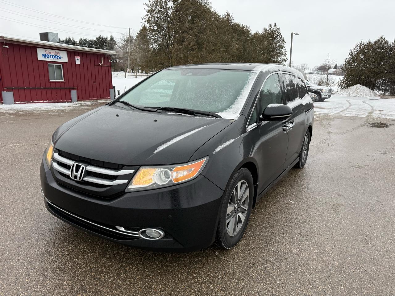 2015 Honda Odyssey Touring w/RES & Navi Photo