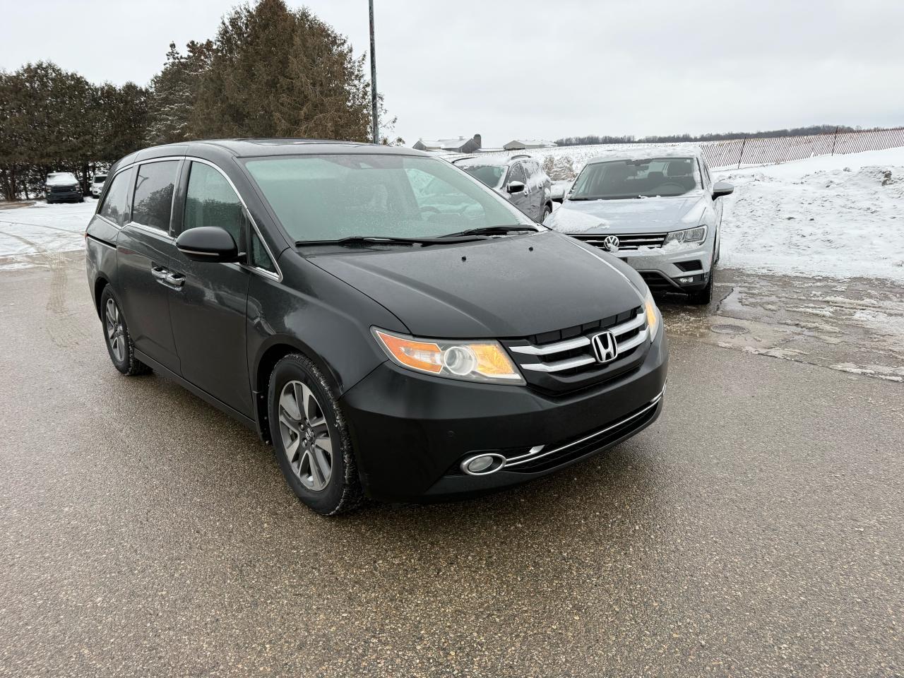 2015 Honda Odyssey Touring w/RES & Navi - Photo #1