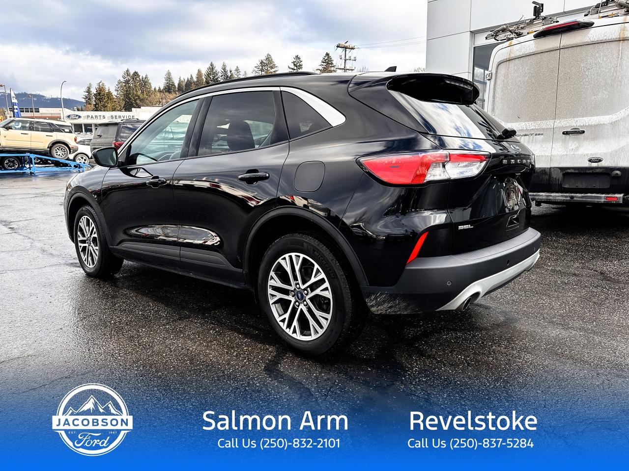 2021 Ford Escape SEL Photo2