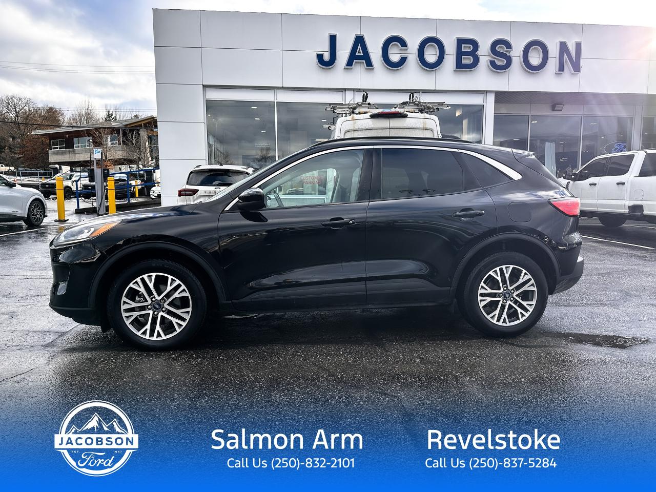 2021 Ford Escape SEL Photo1