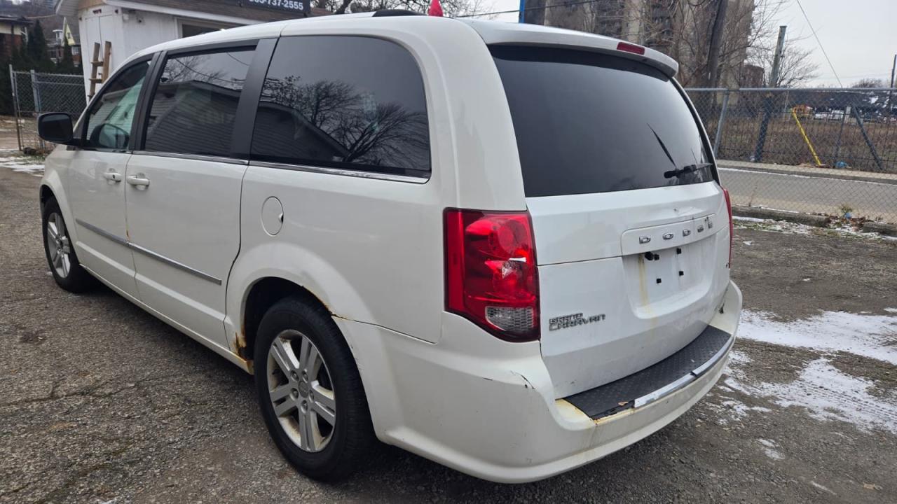 2011 Dodge Grand Caravan Crew Photo2