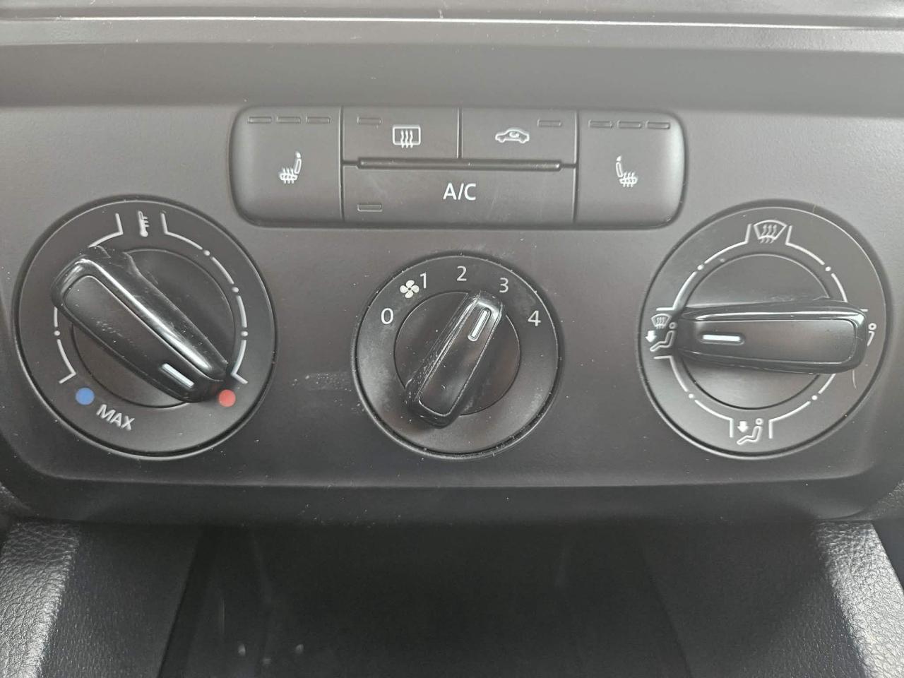 2016 Volkswagen Jetta 4dr 1.4 TSI Auto Trendline Photo