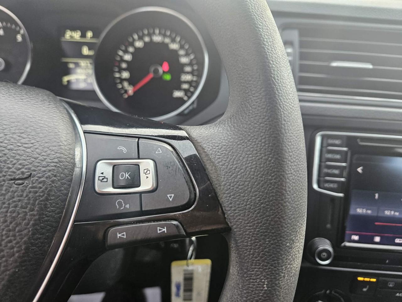 2016 Volkswagen Jetta 4dr 1.4 TSI Auto Trendline Photo