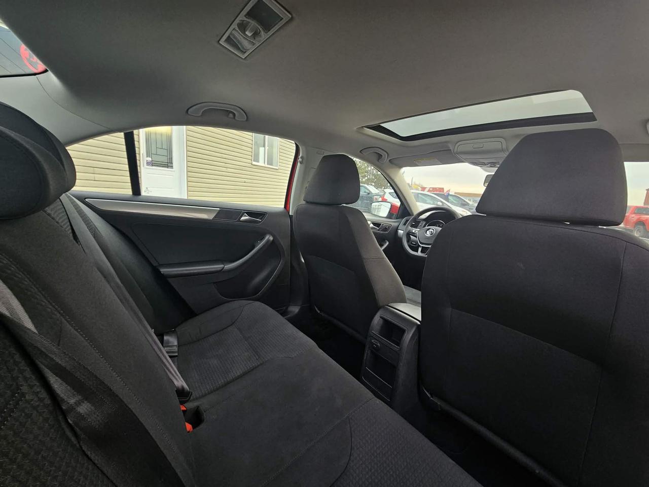 2016 Volkswagen Jetta 4dr 1.4 TSI Auto Trendline Photo