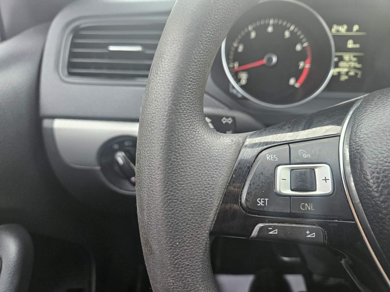 2016 Volkswagen Jetta 4dr 1.4 TSI Auto Trendline Photo