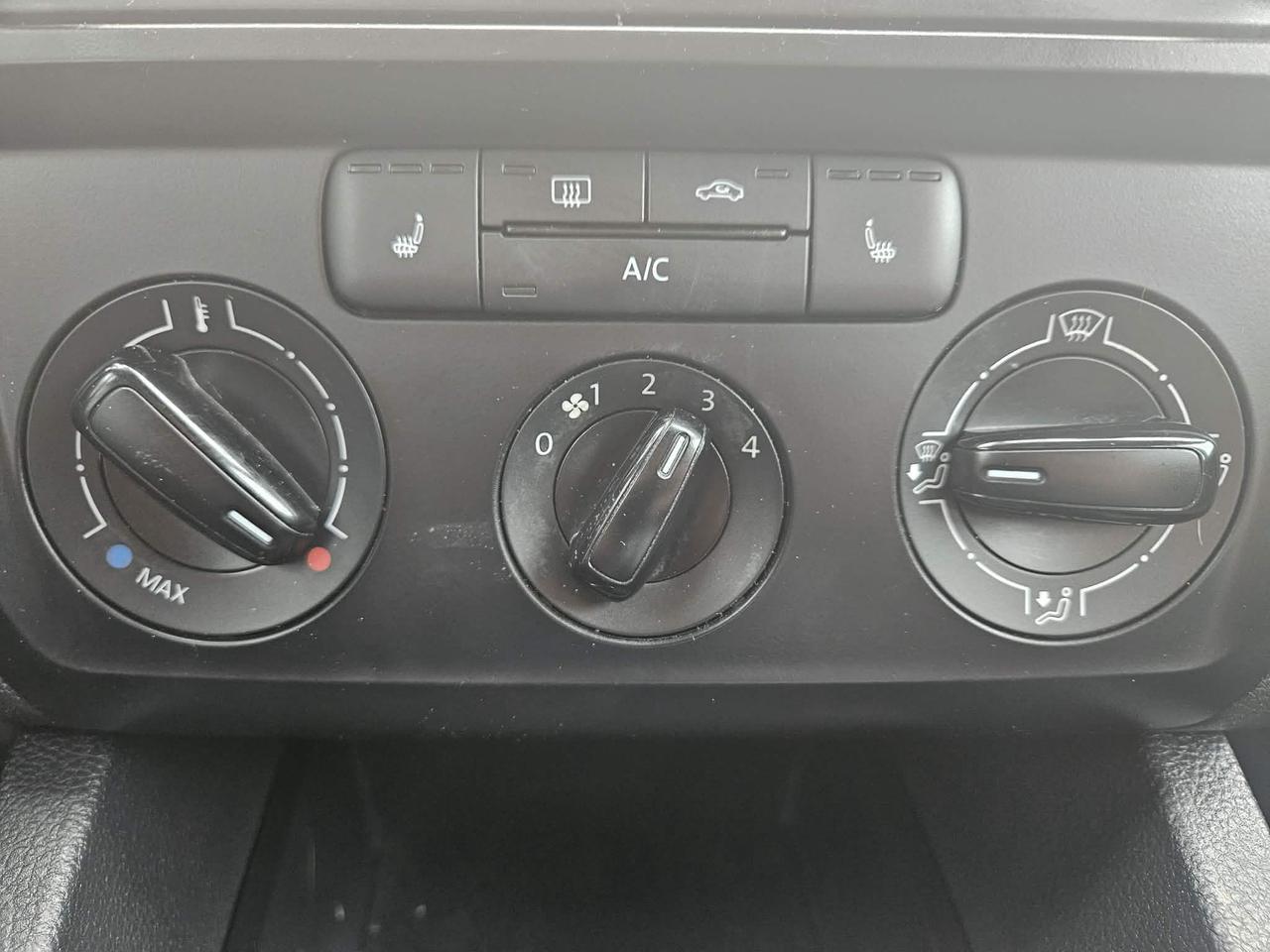 2016 Volkswagen Jetta 4dr 1.4 TSI Auto Trendline Photo