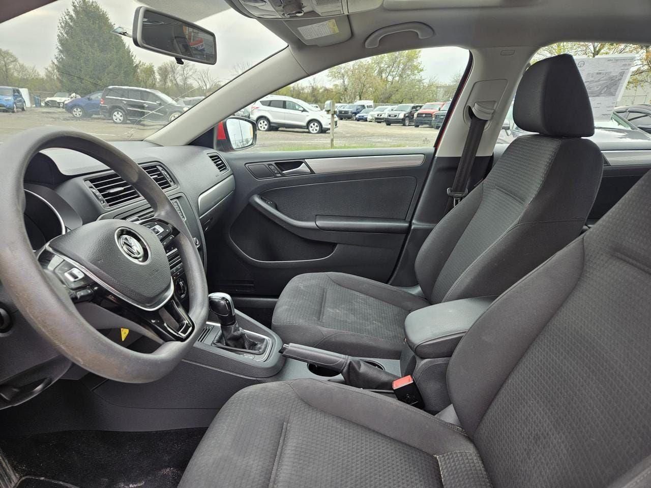 2016 Volkswagen Jetta Trendline Photo